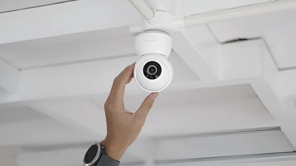 Đối với camera không dây thì lưu qua thẻ nhớ