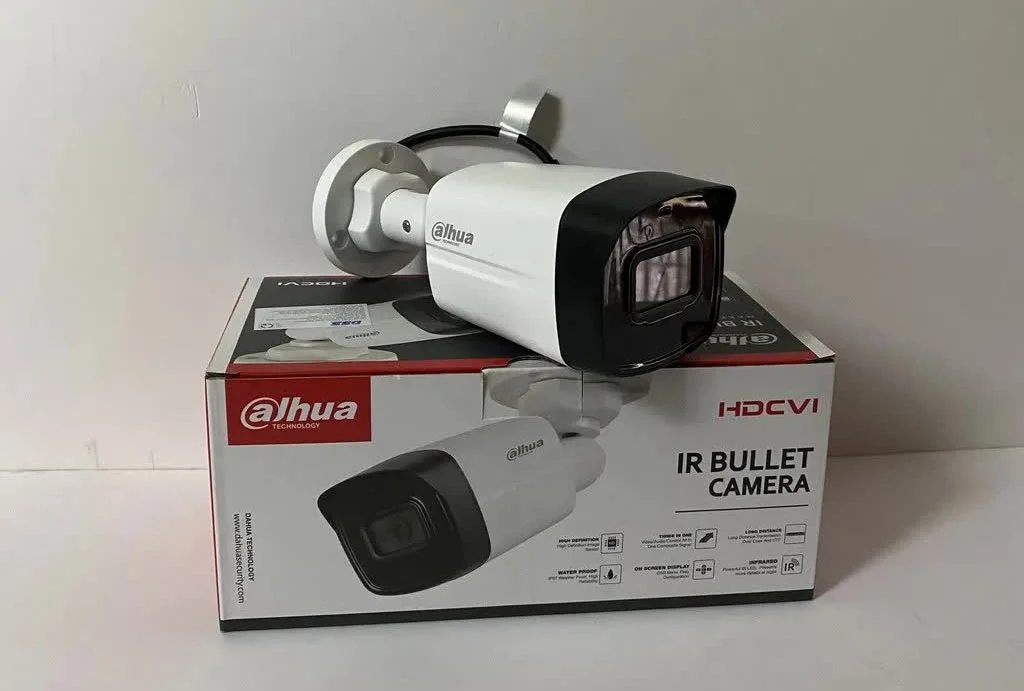 Tiến hành khoan trần hoặc tường để lắp đặt camera